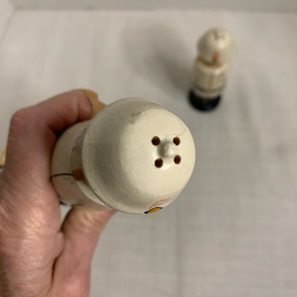 VINTAGE| Wooden Salt and Pepper Shakers - Picture 3 of 12